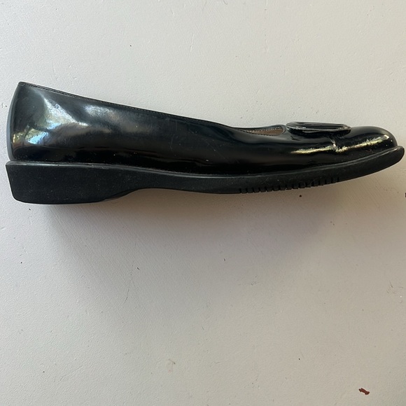 Salvatore Ferragamo black patent low wedge - Picture 4 of 5